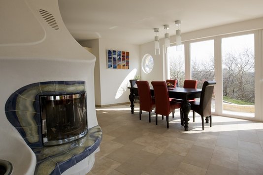 Fotolia_6623506_Subscription_L Kamin im Wohnzimmer